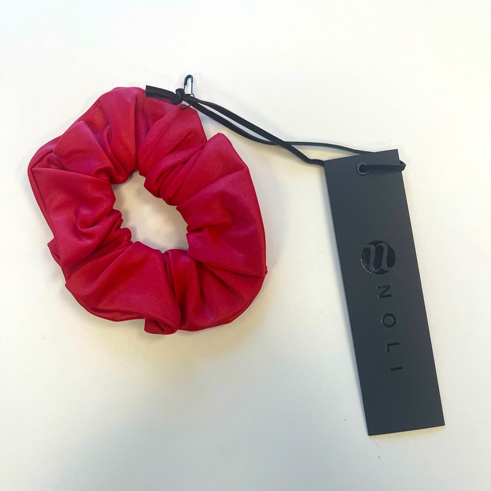 Noli Yoga - Liquid Scrunchie - Cherry
